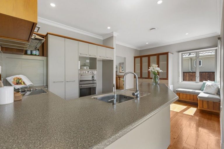 Photo of property in 121 Govett Avenue, Frankleigh Park, New Plymouth, 4310