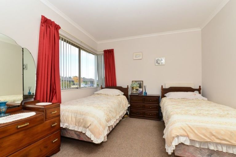 Photo of property in 2 Shrule Place, Huntington, Hamilton, 3210