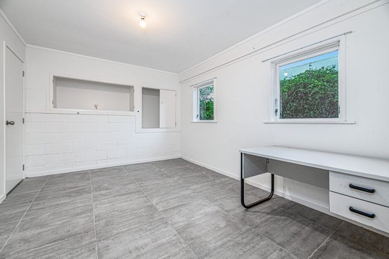 Photo of property in 2/7 Dakota Avenue, Beach Haven, Auckland, 0626