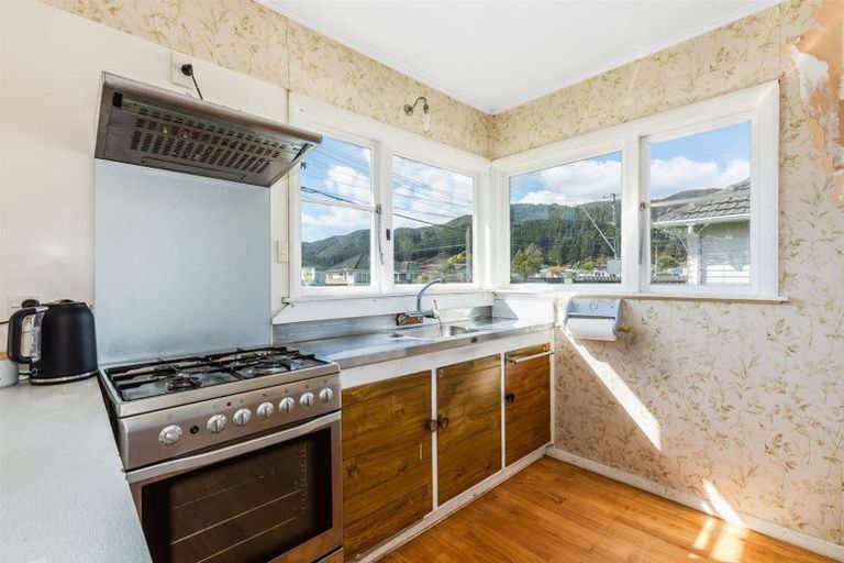 Photo of property in 32 Norfolk Street, Wainuiomata, Lower Hutt, 5014
