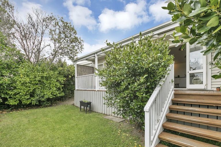 Photo of property in 16 Cowper Street, Devonport, Auckland, 0624