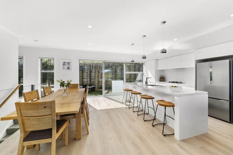 Photo of property in 35 Cresswell Place, Johnsonville, Wellington, 6037