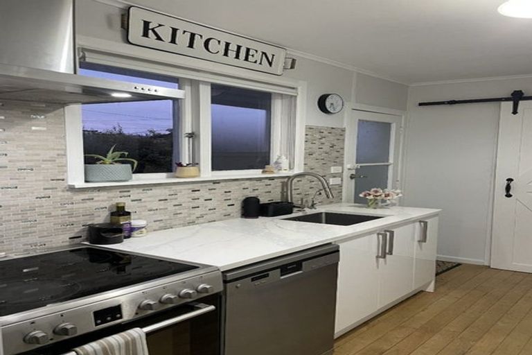 Photo of property in 47 Farquhar Road, Glendene, Auckland, 0602