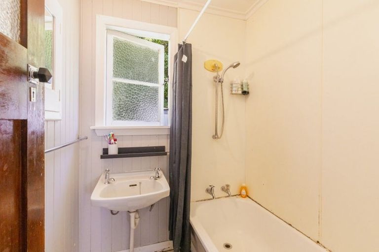 Photo of property in 16 Great North Road, Waipawa, 4210