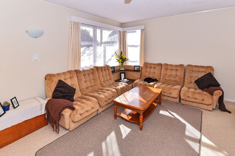 Photo of property in 14 Tatariki Street, Rosehill, Papakura, 2113