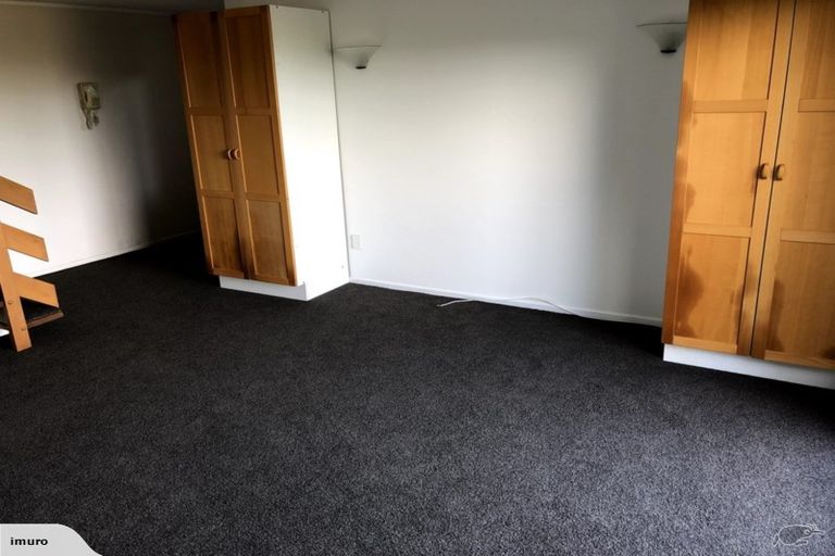 Photo of property in 17 Highbury Crescent, Highbury, Wellington, 6012