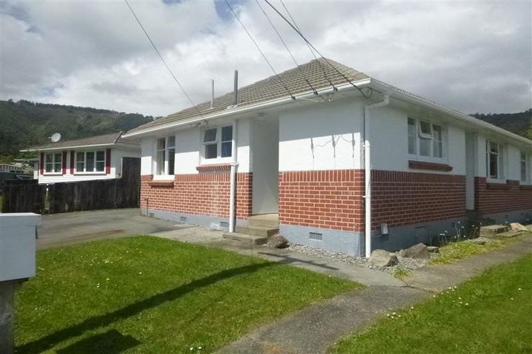 Photo of property in 8a Bella Grove, Naenae, Lower Hutt, 5011