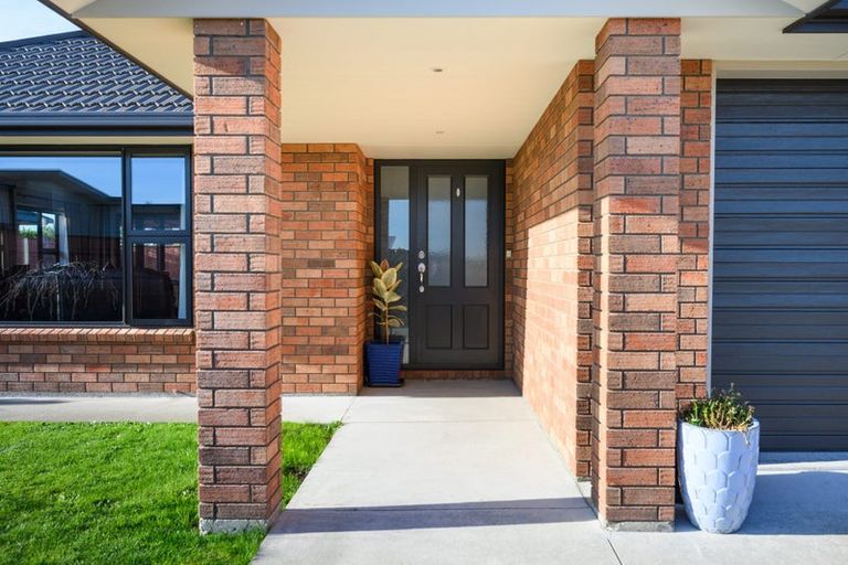 Photo of property in 13 Lorenzo Place, Kelvin Grove, Palmerston North, 4414