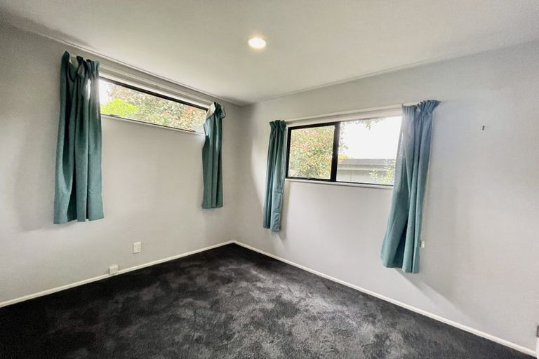 Photo of property in 3/252 East Coast Road, Forrest Hill, Auckland, 0620