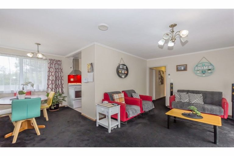 Photo of property in 1/23 Merton Avenue, Glenfield, Auckland, 0627