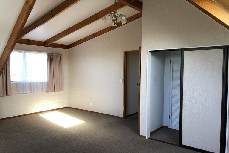 Photo of property in 1024 East Coast Road, Fairview Heights, Auckland, 0630