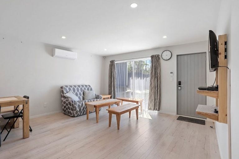 Photo of property in 4035c Great North Road, Glen Eden, Auckland, 0602