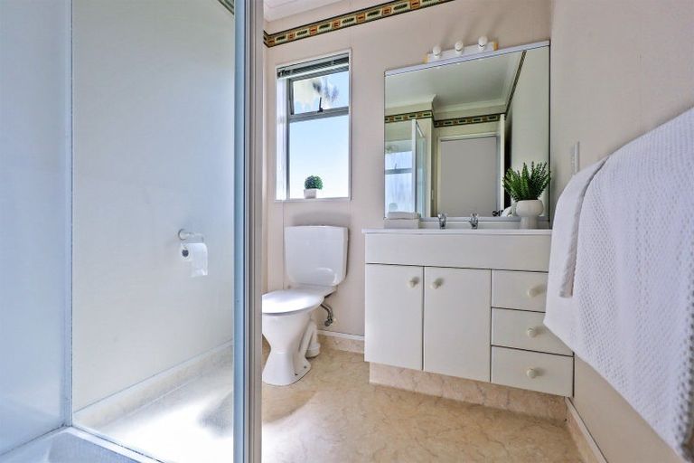 Photo of property in 2 Addington Place, Taradale, Napier, 4112