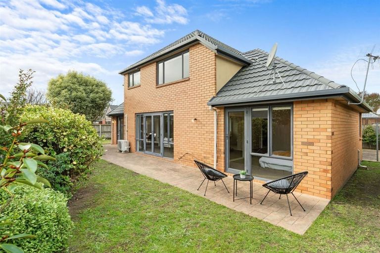 Photo of property in 32 Berkshire Drive, Avonhead, Christchurch, 8042