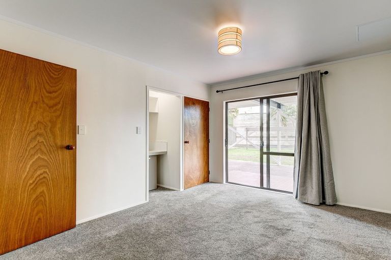 Photo of property in 2/13 Mana Esplanade, Paremata, Porirua, 5026