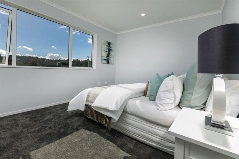 Photo of property in 16 Barrique Road, Kumeu, 0810