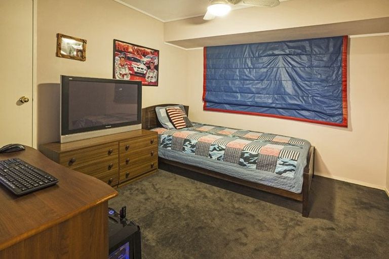 Photo of property in 1/38 Ambleside Drive, Northpark, Auckland, 2013