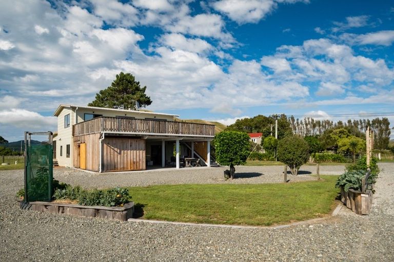 Photo of property in 20 Rangiuia Road, Tolaga Bay, 4077