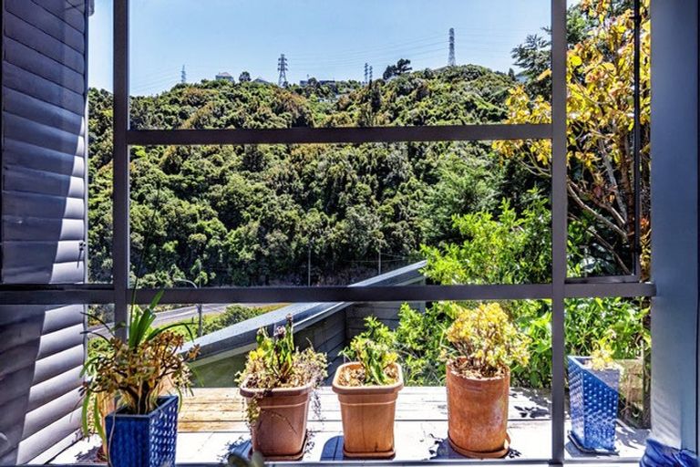 Photo of property in 2/17 Blackbridge Road, Wadestown, Wellington, 6012