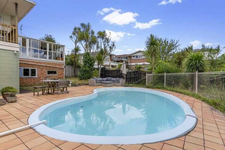 Photo of property in 71 Jaemont Avenue, Te Atatu South, Auckland, 0610