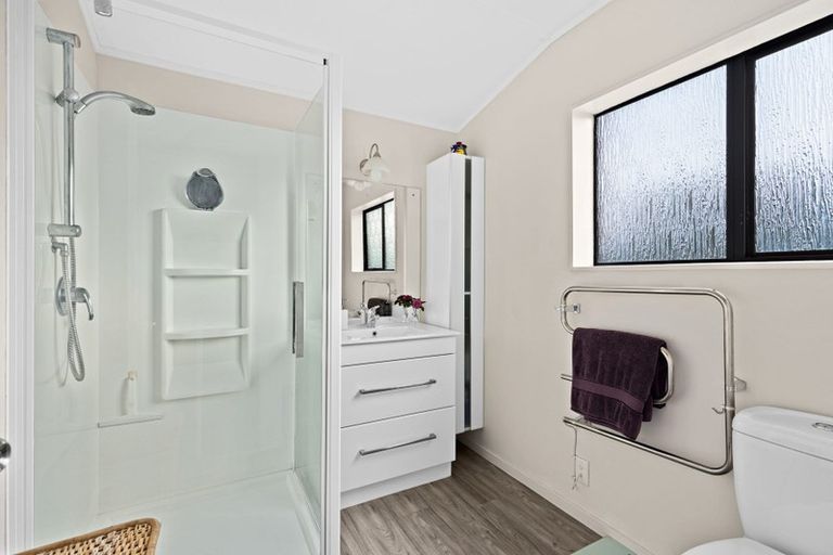 Photo of property in 16 Renoir Street, West Harbour, Auckland, 0618