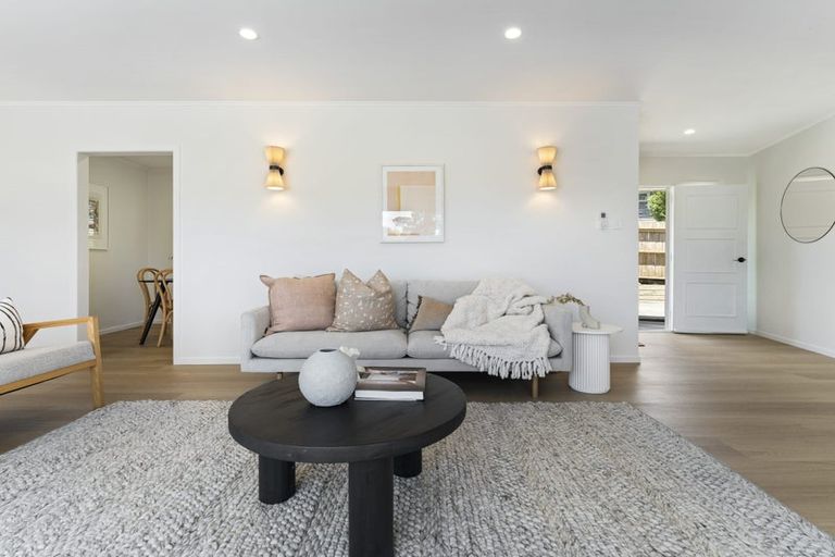 Photo of property in 12 Kiernan Place, Kelston, Auckland, 0602