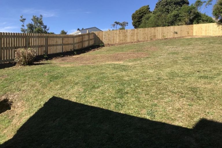 Photo of property in 9 Berkshire Grove, Cannons Creek, Porirua, 5024