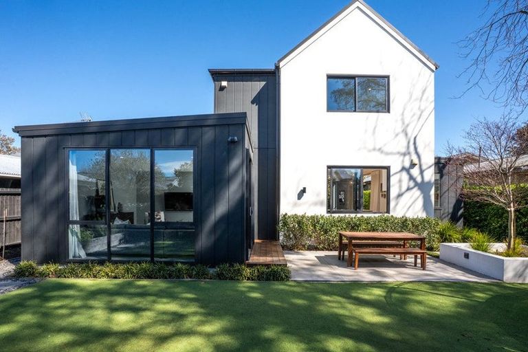 Photo of property in 10 Claremont Avenue, Papanui, Christchurch, 8053