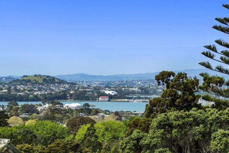 Photo of property in 4/20 Tui Glen Road, Birkenhead, Auckland, 0626