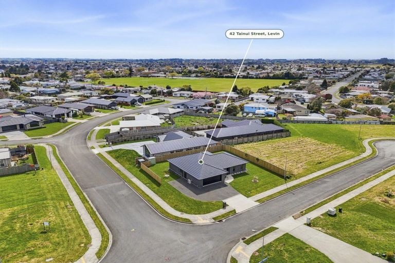 Photo of property in 42 Tainui Street, Levin, 5510
