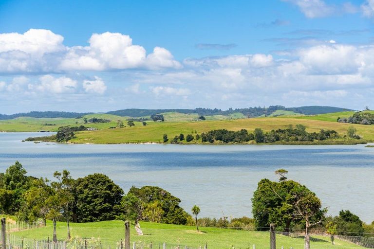 Photo of property in 24 Karakanui Road, Tinopai, Matakohe, 0593