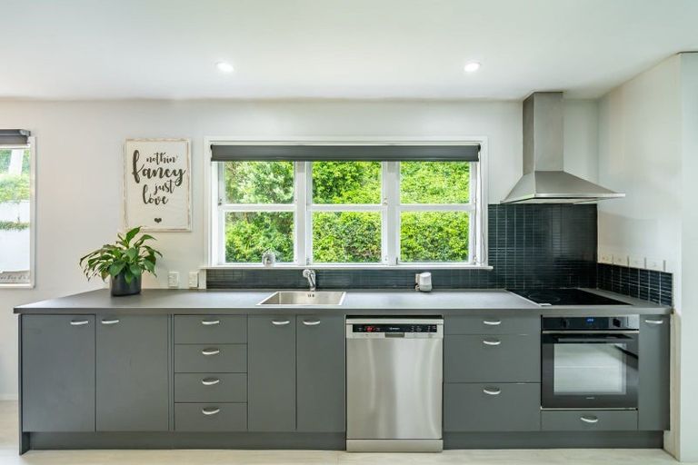 Photo of property in 20 Raroa Place, Pukerua Bay, 5026