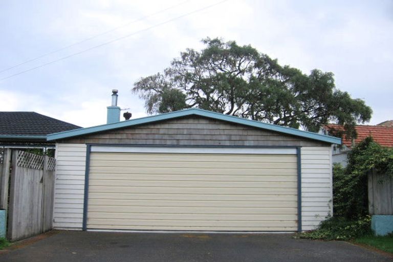 Photo of property in 51 Pohutukawa Street, Woburn, Lower Hutt, 5010