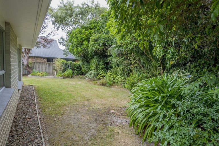 Photo of property in 22 Karu Crescent, Waikanae, 5036