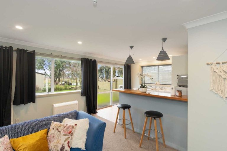 Photo of property in 6 Muhunoa West Road, Ohau, Levin, 5570