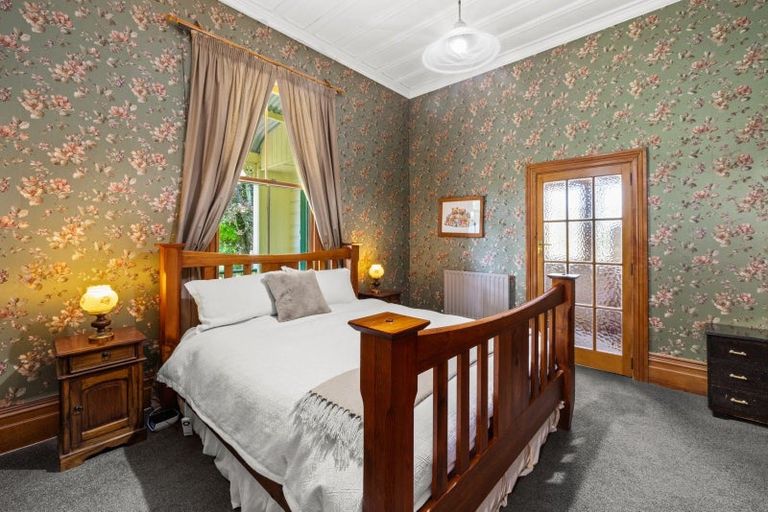 Photo of property in 2 Cobden Crescent, Bluff Hill, Napier, 4110