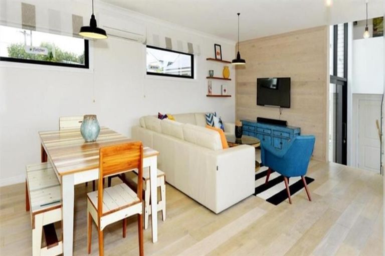 Photo of property in 1f Eversleigh Road, Belmont, Auckland, 0622