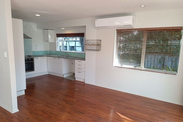 Photo of property in 1 Jay Court, Botany Downs, Auckland, 2010