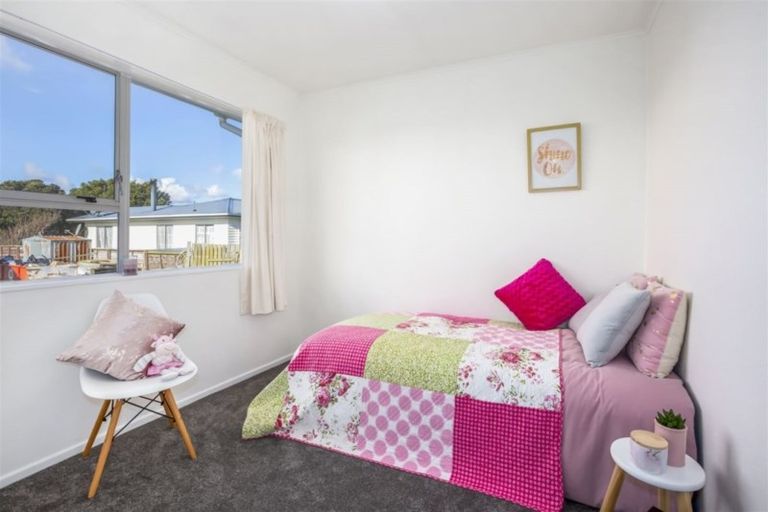 Photo of property in 3 Toporoa View, Ascot Park, Porirua, 5024