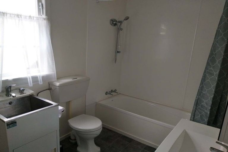 Photo of property in 17 Larsen Court, Roslyn, Palmerston North, 4414