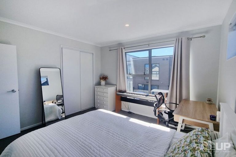 Photo of property in 1 Ko Tohu Place, Hobsonville, Auckland, 0616