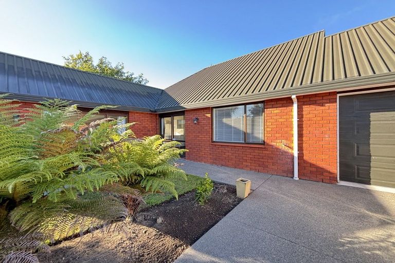 Photo of property in 1/6 Calverton Place, Halswell, Christchurch, 8025