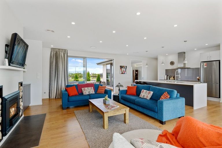 Photo of property in 30 Whitcombe Place, Darfield, 7571