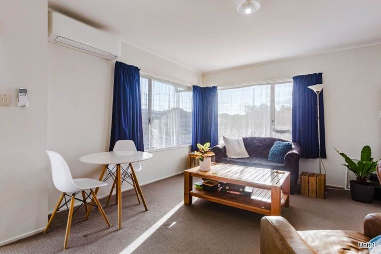 Photo of property in 2/79 Archers Road, Hillcrest, Auckland, 0629