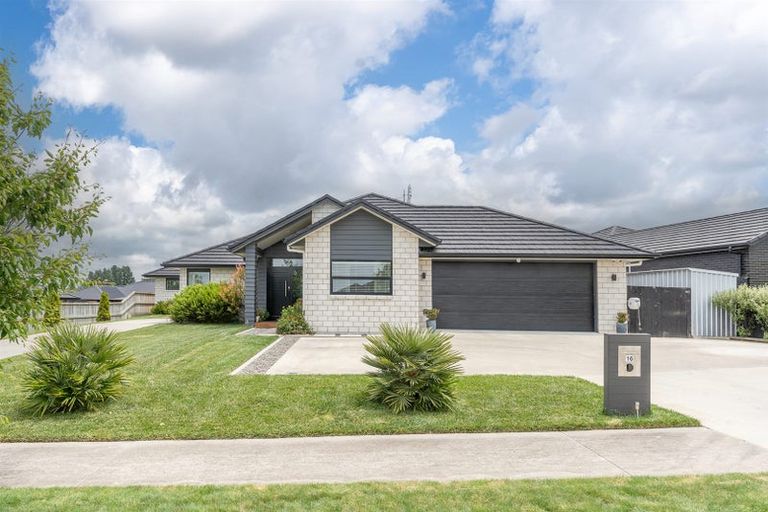 Photo of property in 16 Kapua Crescent, Rototuna North, Hamilton, 3210