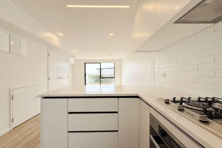 Photo of property in 5/737 East Coast Road, Browns Bay, Auckland, 0630