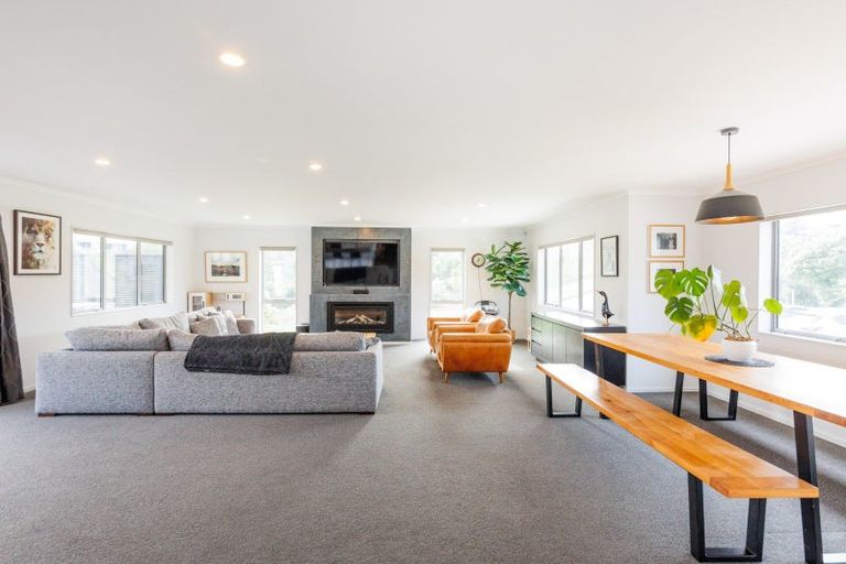 Photo of property in 103 Cashmere Drive, Fitzherbert, Palmerston North, 4410