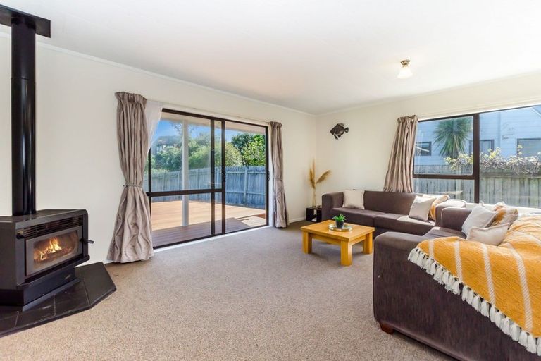 Photo of property in 16 Tobys Way, Waikanae Beach, Waikanae, 5036