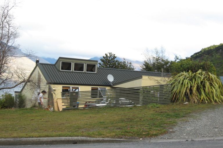 Photo of property in 55 Arawata Terrace, Sunshine Bay, Queenstown, 9300