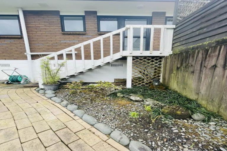 Photo of property in 1 John Webster Place, Glen Eden, Auckland, 0602